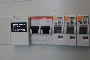 Leistungsregler für Batteriewechselrichter - im Schaltschrank