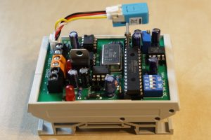 Füllstandsanzeige mit Drucksonde - Steuermodul mit 0-10 Volt Normsignal bei 0-100% Füllstand, hier mit aufgestecktem WLAN Modul als Version für die Hutschiene
